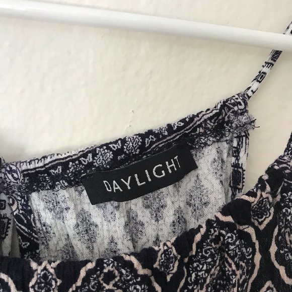 Flowy Lace Crop Top - Picture 4 of 4